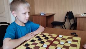 Андрей Анкудинов и Афанасия Певгенен отличились в молниеносной игре в шашки в Твери
